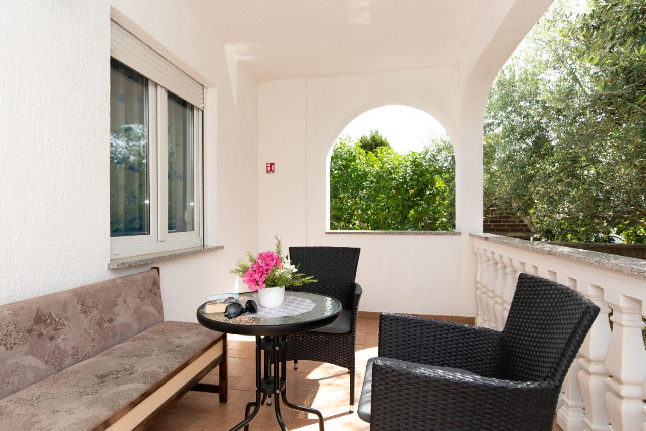Adria-Holiday House With A Private Pool In Krk Kornić Buitenkant foto